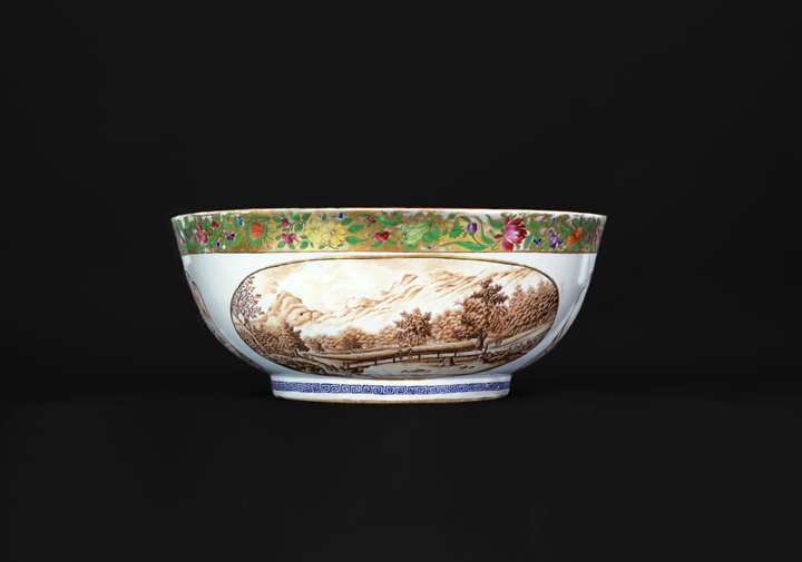 Masive chinese export punchbowl for american market with view of new york